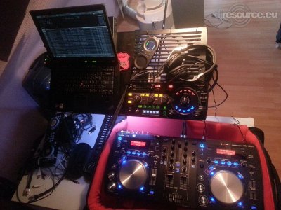 Show this booth : DJ LINK2U's DJ -Booth Aug'12